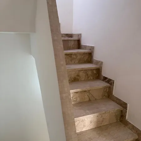 Domus G 阿沃拉